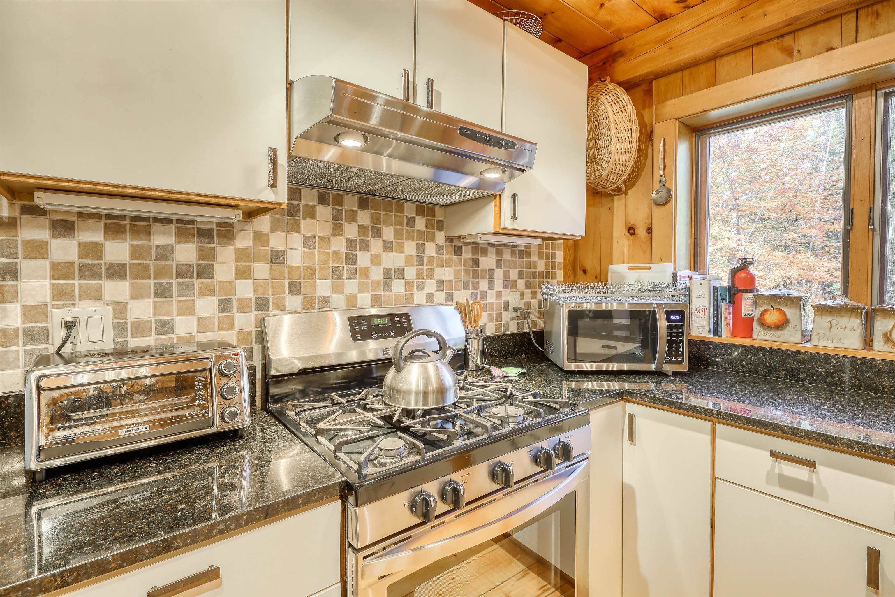 139 Ponus Road Ludlow, VT 05149 - Photo 3 of 29 Gallery Image 3