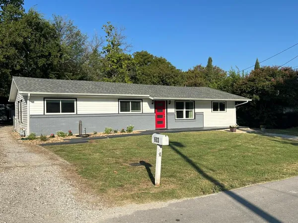 $1,850 | 603 North Denton Avenue, Justin, TX 76247