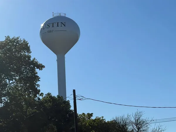 $1,850 | 603 North Denton Avenue, Justin, TX 76247