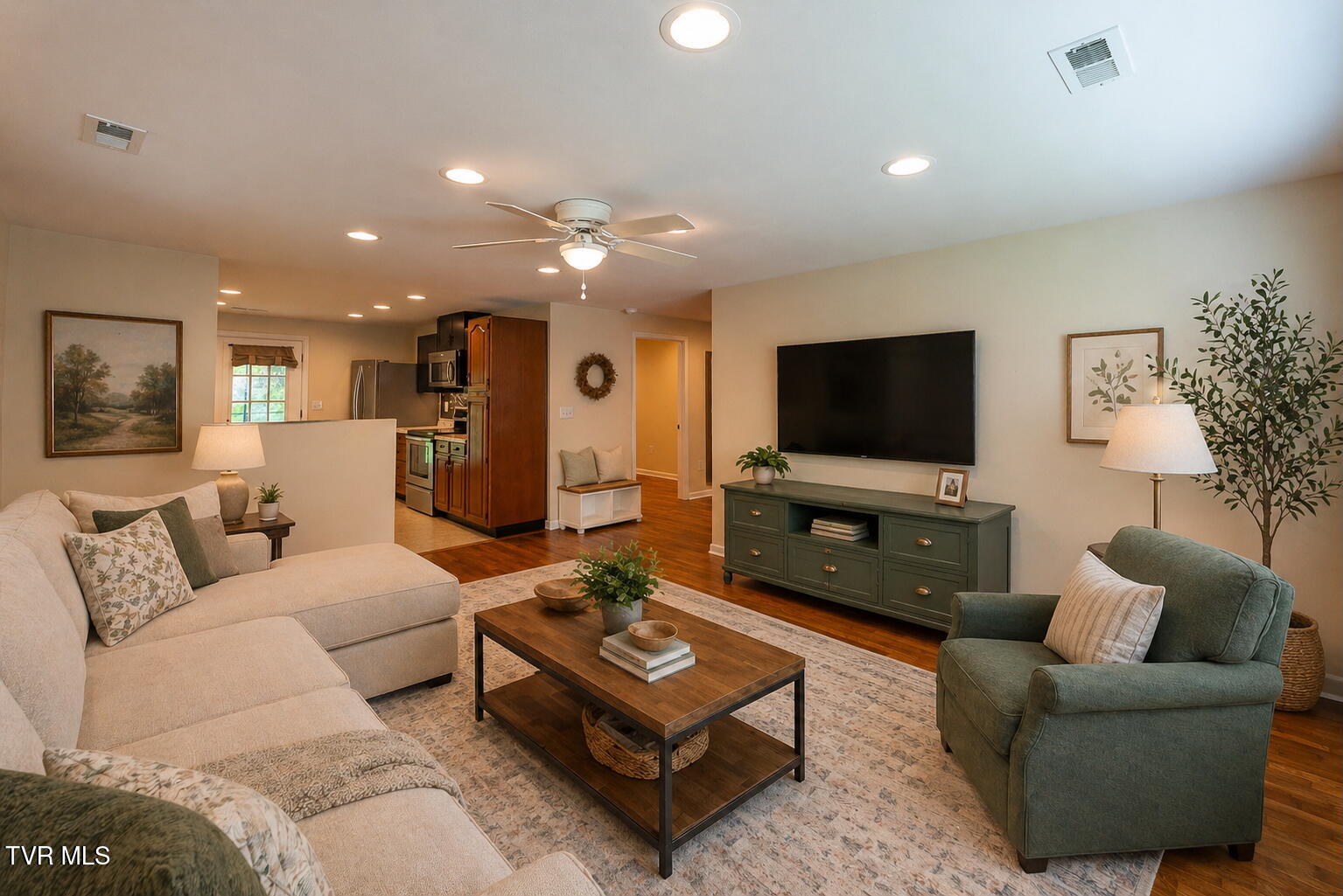 421 Lucy Road Kingsport, TN 37660 - Photo 12 of 36 Living Room