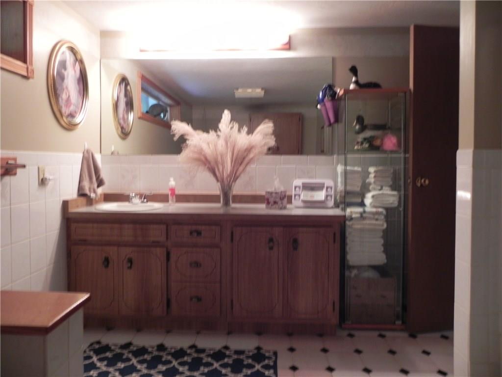 221 Simpson Howell Road Elizabeth, PA 15037 - Photo 15 of 25 LARGE MAIN BATHROOM
