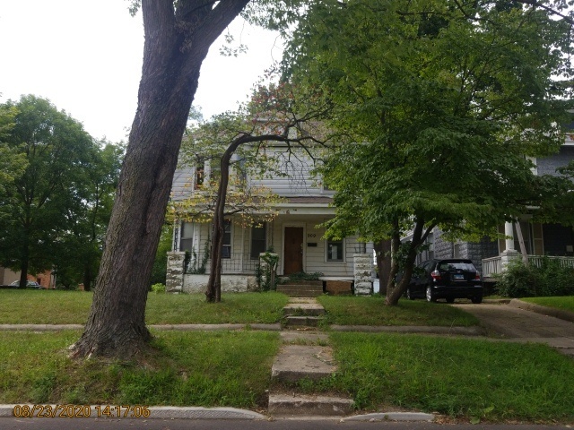 909 North 3rd Street Springfield, IL 62702 - Photo 2 of 22 a view of a building with a yard