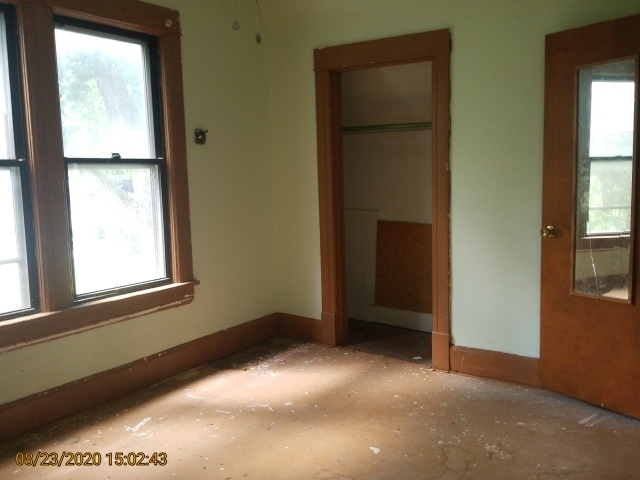 909 North 3rd Street Springfield, IL 62702 - Photo 20 of 22 a view of an empty room with a window