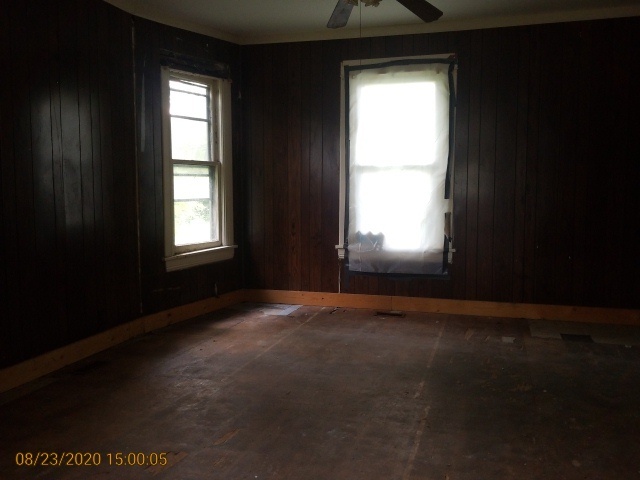 909 North 3rd Street Springfield, IL 62702 - Photo 4 of 22 a view of empty room with window