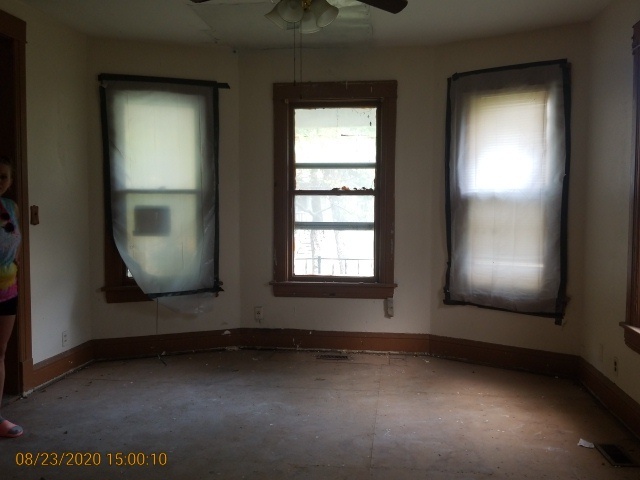 909 North 3rd Street Springfield, IL 62702 - Photo 5 of 22 an empty room with a window