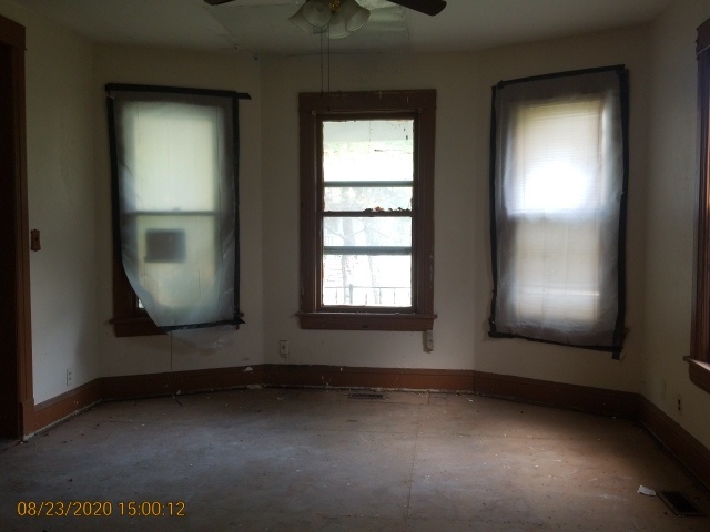 909 North 3rd Street Springfield, IL 62702 - Photo 6 of 22 an empty room with a window