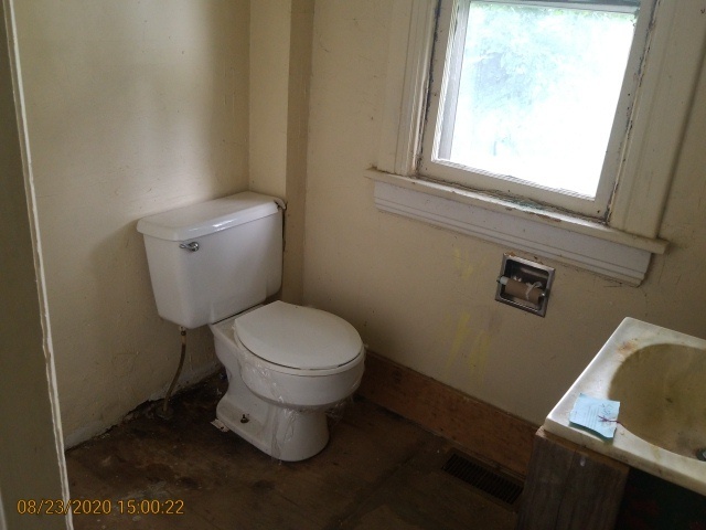 909 North 3rd Street Springfield, IL 62702 - Photo 8 of 22 a white toilet sitting next to a window