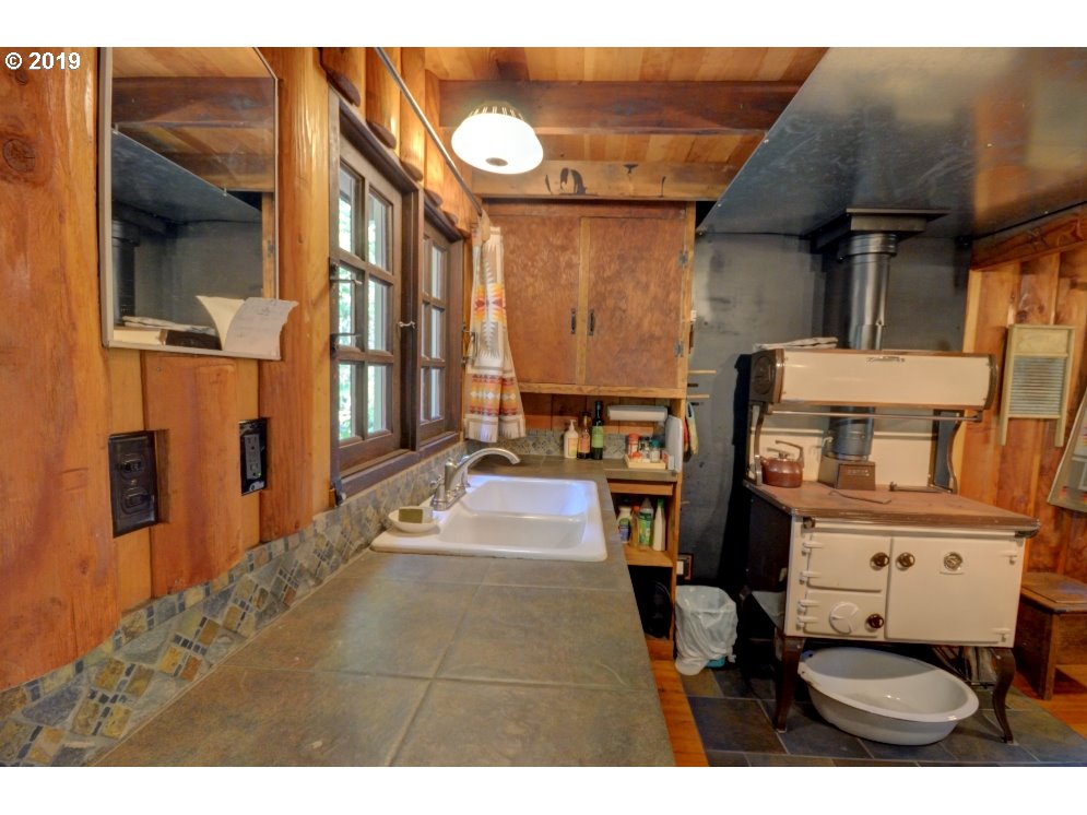 75705 East Road 28 Rhododendron, OR 97049 - Photo 13 of 28 Gallery Image 13