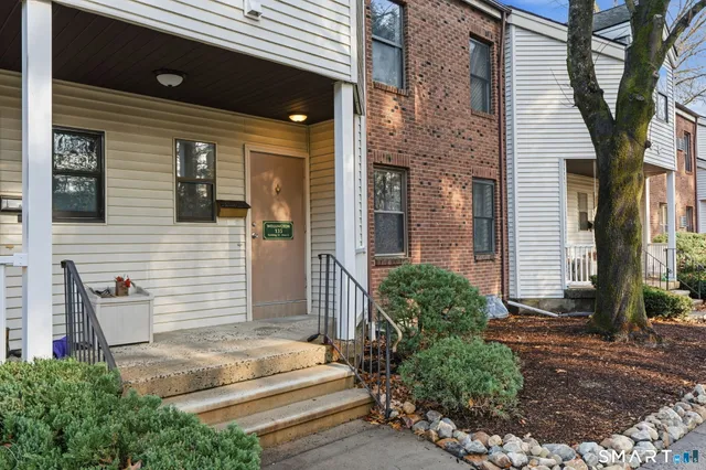 $249,900 | 135 Wellington Drive, Unit 135, Farmington, CT 06032