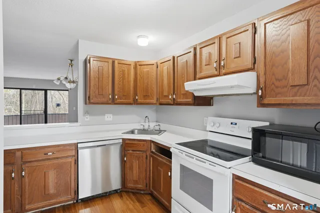 $249,900 | 135 Wellington Drive, Unit 135, Farmington, CT 06032