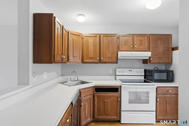 $249,900 | 135 Wellington Drive, Unit 135, Farmington, CT 06032