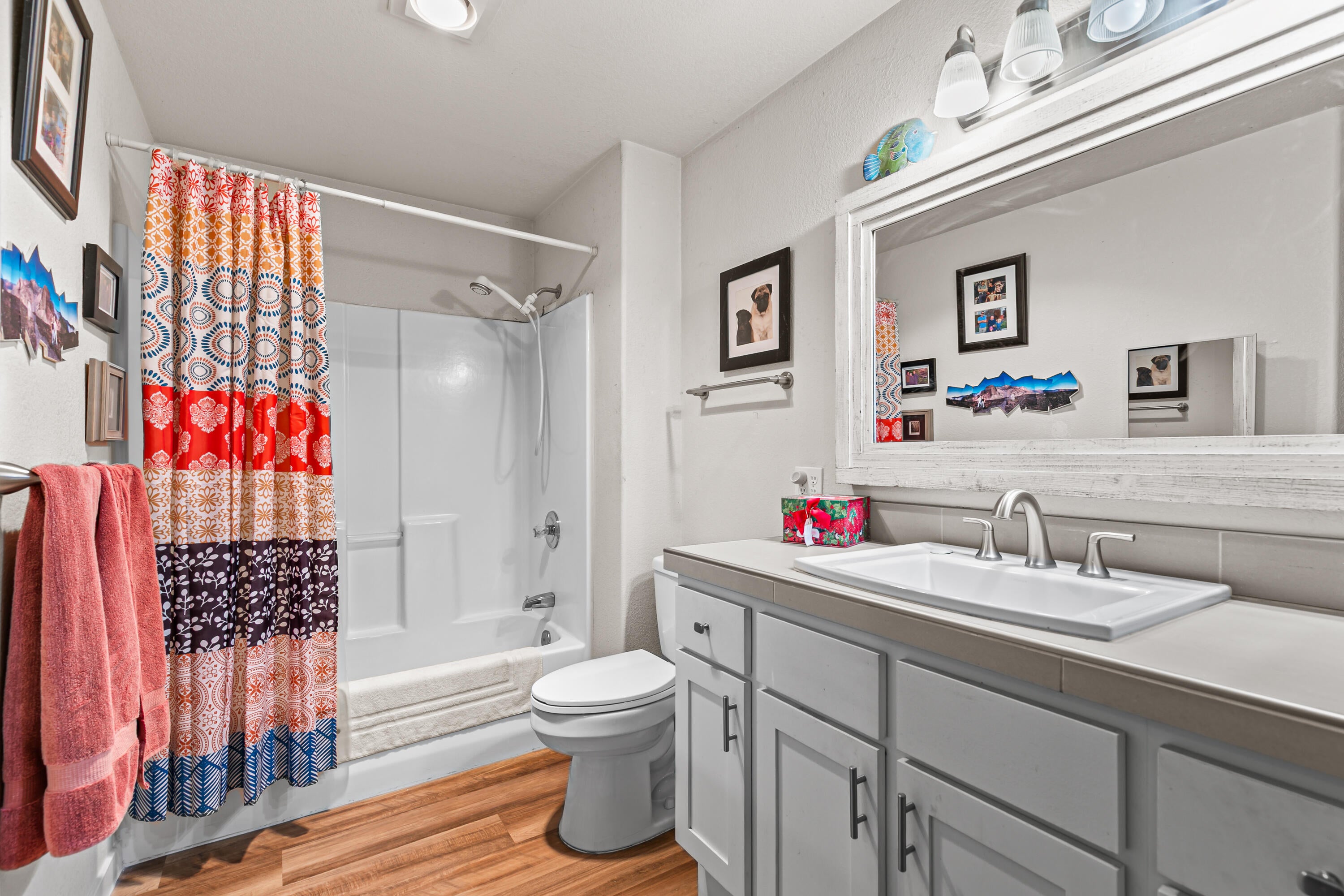 439 Midway Road Medford, OR 97501 - Photo 17 of 23 Guestbath1