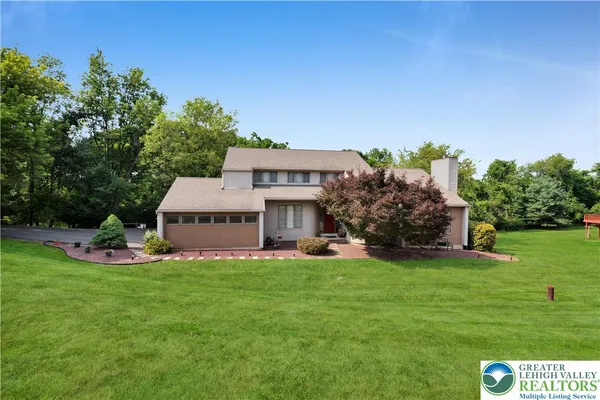 $699,900 | 2081 Dolores Lane, Hellertown, PA 18055