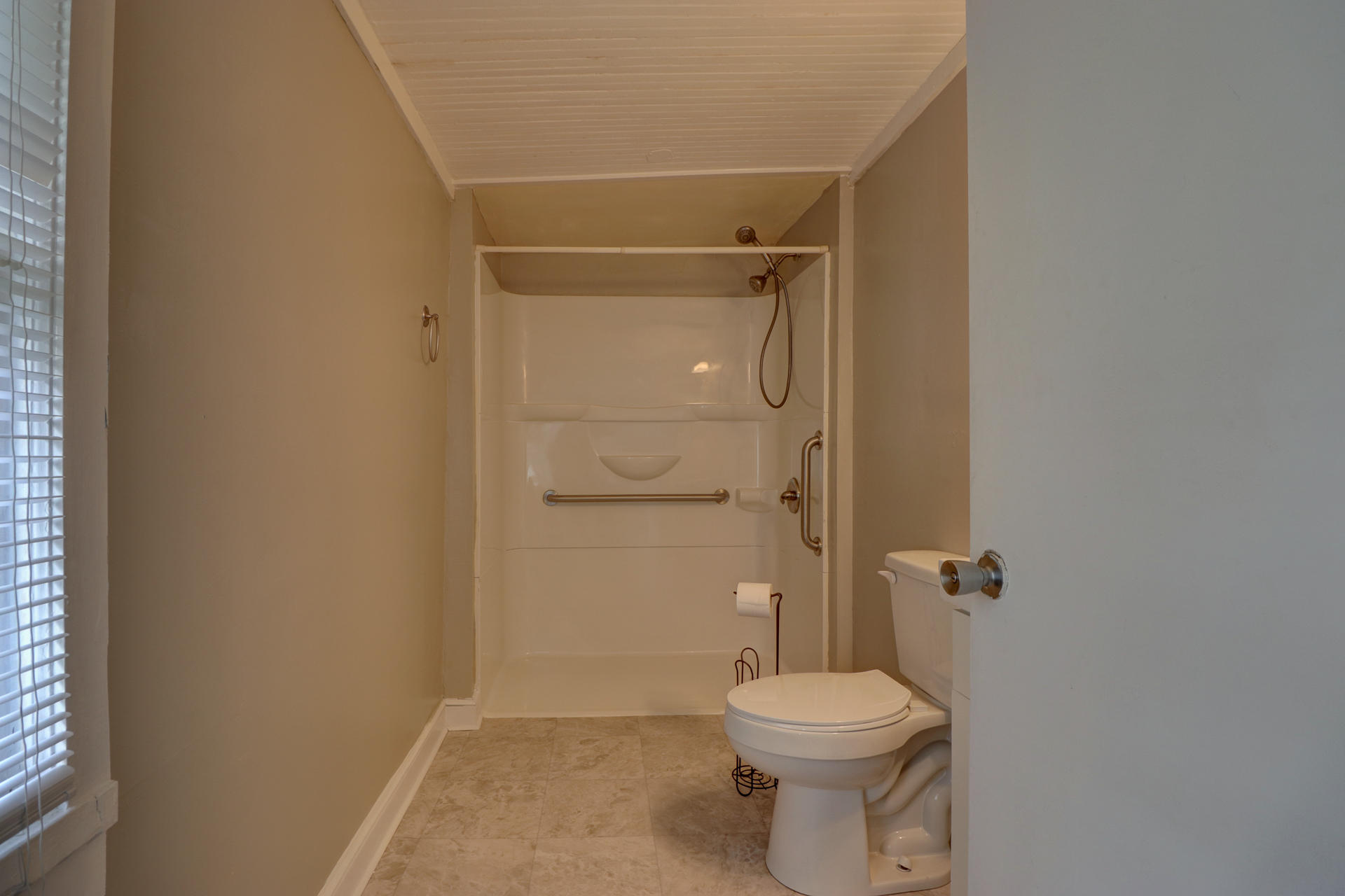 3408 Troxell Road Southeast Roanoke, VA 24014 - Photo 5 of 21 IMG_1725_6_7_8_9