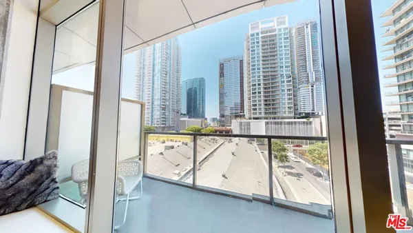 $538,888 | 1155 South Grand Avenue, Unit 516, Los Angeles, CA 90015