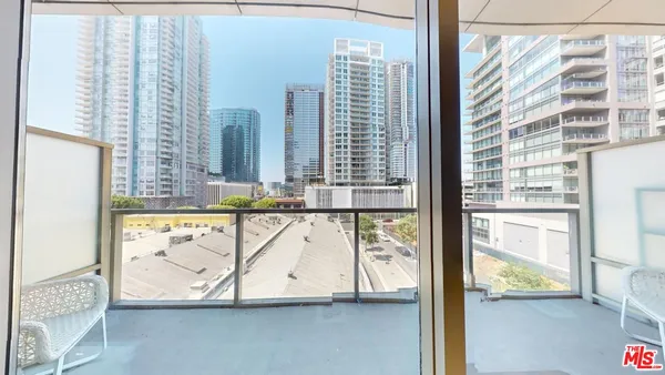 $538,888 | 1155 South Grand Avenue, Unit 516, Los Angeles, CA 90015