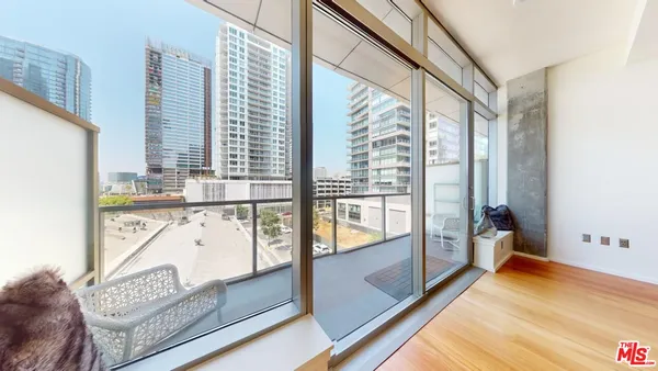 $538,888 | 1155 South Grand Avenue, Unit 516, Los Angeles, CA 90015