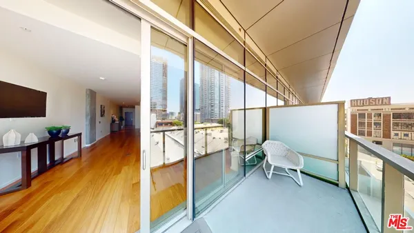 $538,888 | 1155 South Grand Avenue, Unit 516, Los Angeles, CA 90015