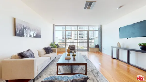 $538,888 | 1155 South Grand Avenue, Unit 516, Los Angeles, CA 90015