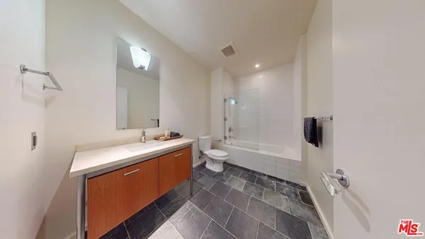 $538,888 | 1155 South Grand Avenue, Unit 516, Los Angeles, CA 90015