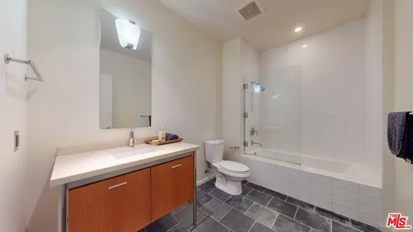 $538,888 | 1155 South Grand Avenue, Unit 516, Los Angeles, CA 90015