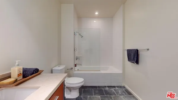 $538,888 | 1155 South Grand Avenue, Unit 516, Los Angeles, CA 90015