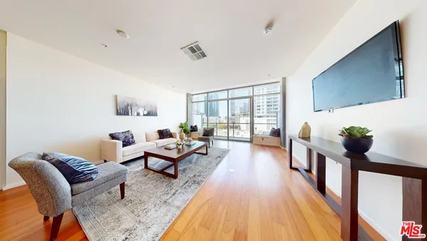 $538,888 | 1155 South Grand Avenue, Unit 516, Los Angeles, CA 90015
