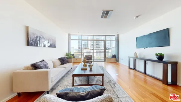 $538,888 | 1155 South Grand Avenue, Unit 516, Los Angeles, CA 90015