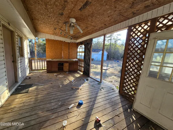 a view of a house with backyard and trees