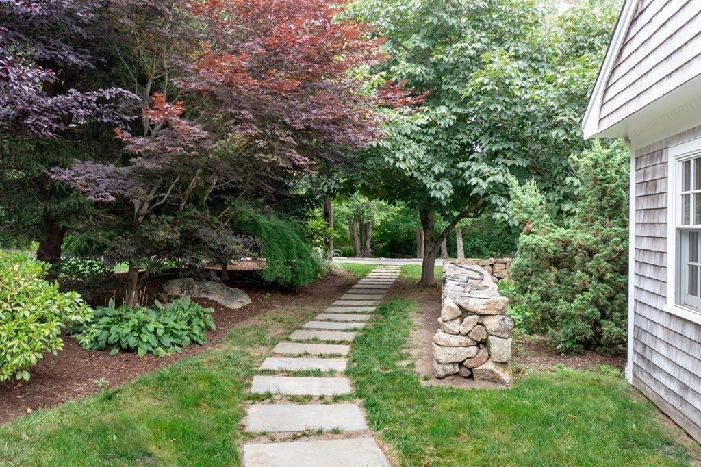 369 Wareham Road, Unit 3 Marion, MA 02738 - Photo 3 of 25 Gallery Image 3