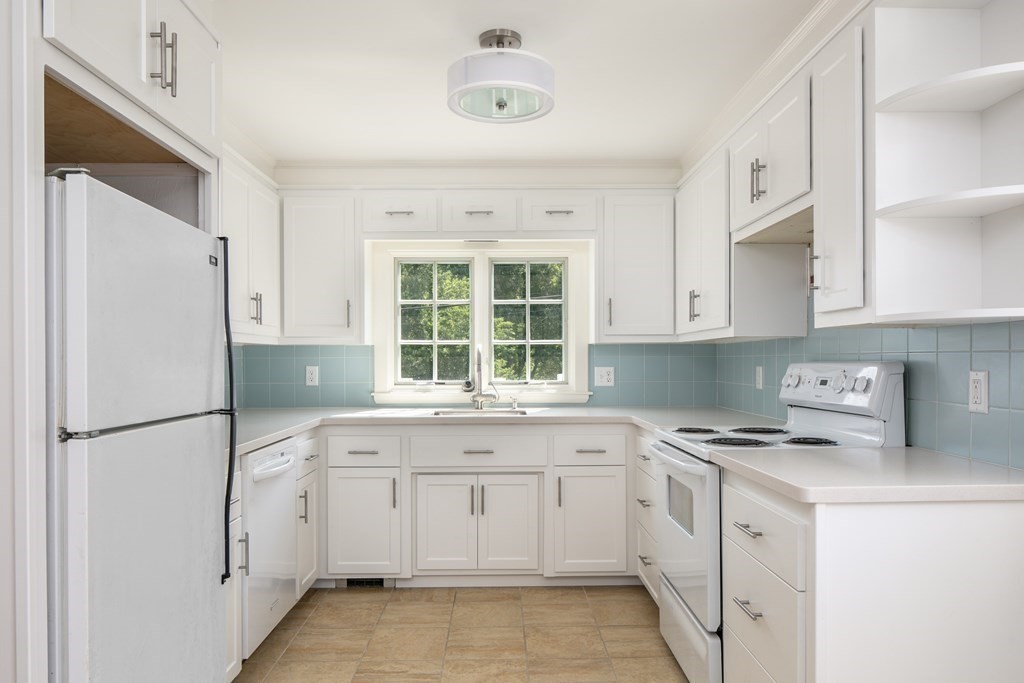 369 Wareham Road, Unit 3 Marion, MA 02738 - Photo 10 of 25 Gallery Image 10