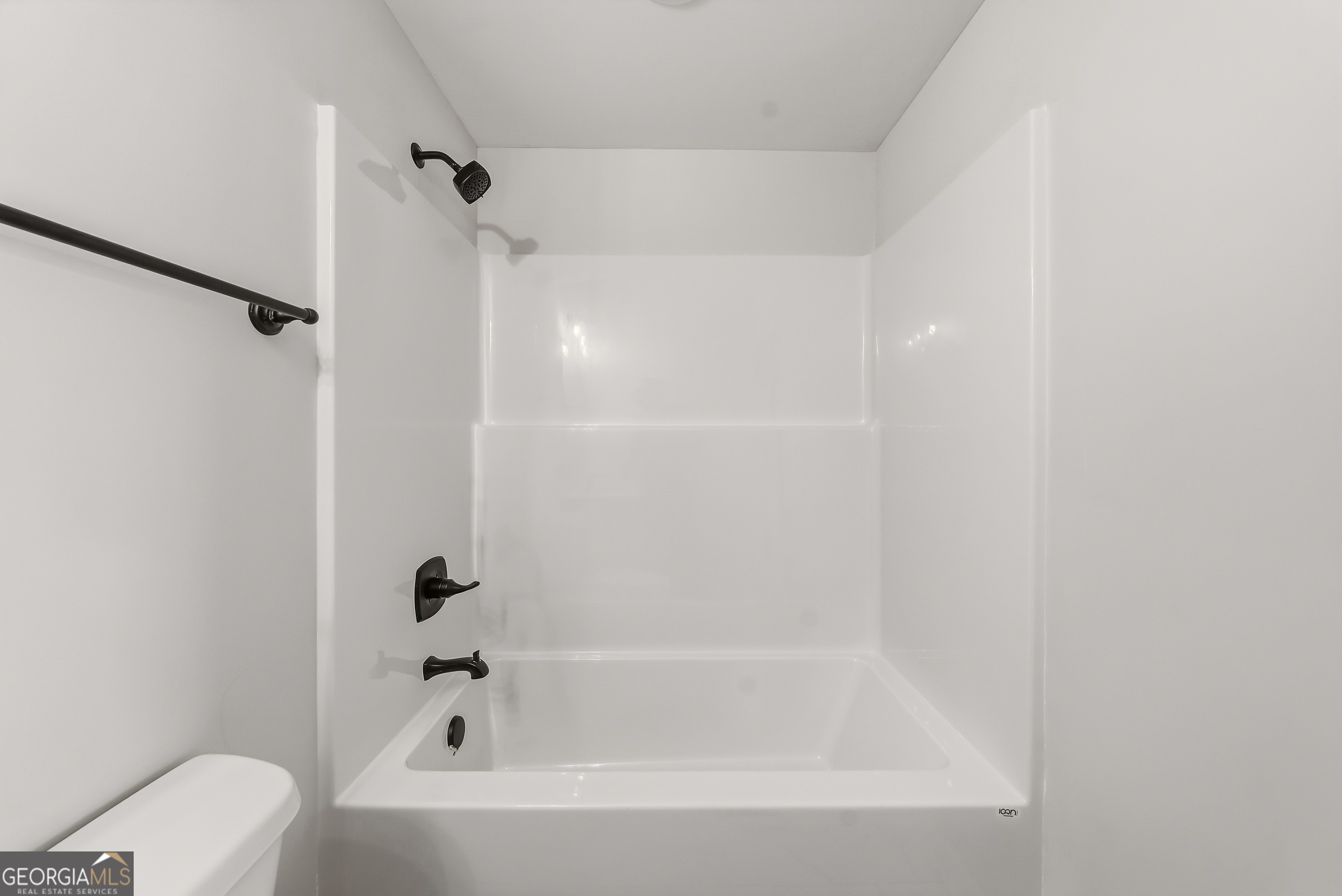 110 Hawkeye Trail, Unit 83 Fortson, GA 31808 - Photo 25 of 43 a bathroom with a bathtub and shower