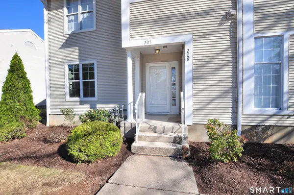 $2,400 | 207 Country Club Court, Unit 207, Rocky Hill, CT 06067