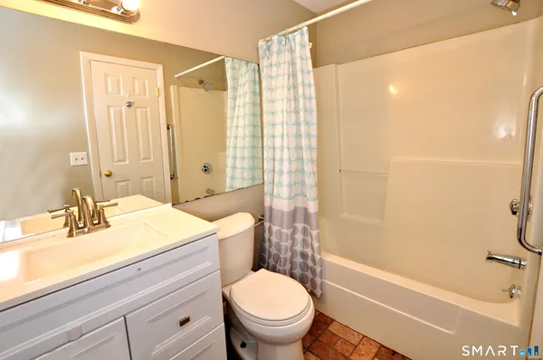 $2,400 | 207 Country Club Court, Unit 207, Rocky Hill, CT 06067