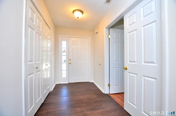 $2,400 | 207 Country Club Court, Unit 207, Rocky Hill, CT 06067