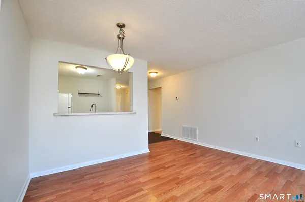 $2,400 | 207 Country Club Court, Unit 207, Rocky Hill, CT 06067