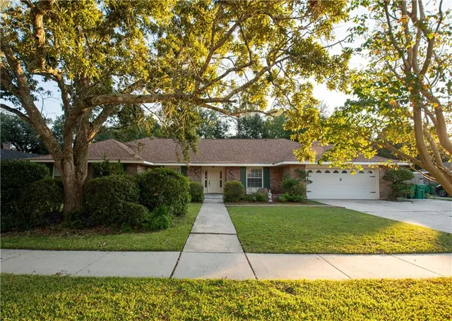 $389,899 | 75 East Pinewood Drive, Slidell, LA 70458