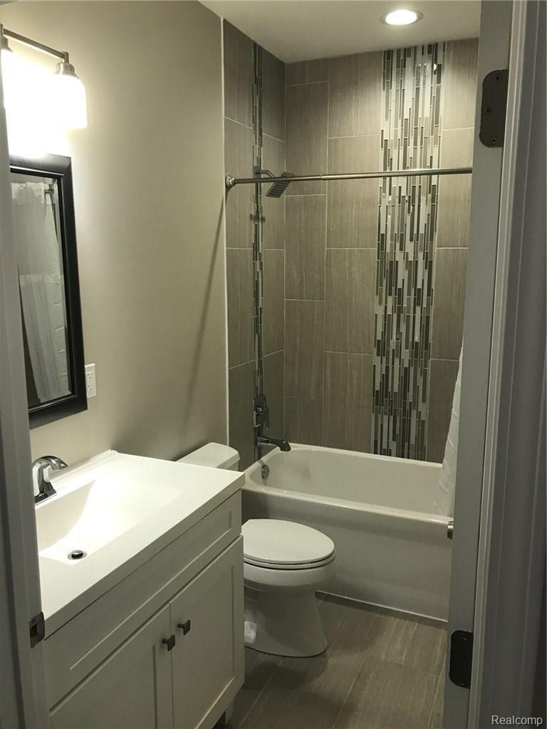 3421 Rush Lake Road Pinckney, MI 48169 - Photo 12 of 17 bath.JPG
