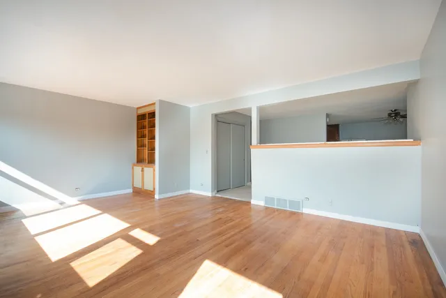 $2,295 | 10448 West Cermak Road, Unit 1F, Westchester, IL 60154