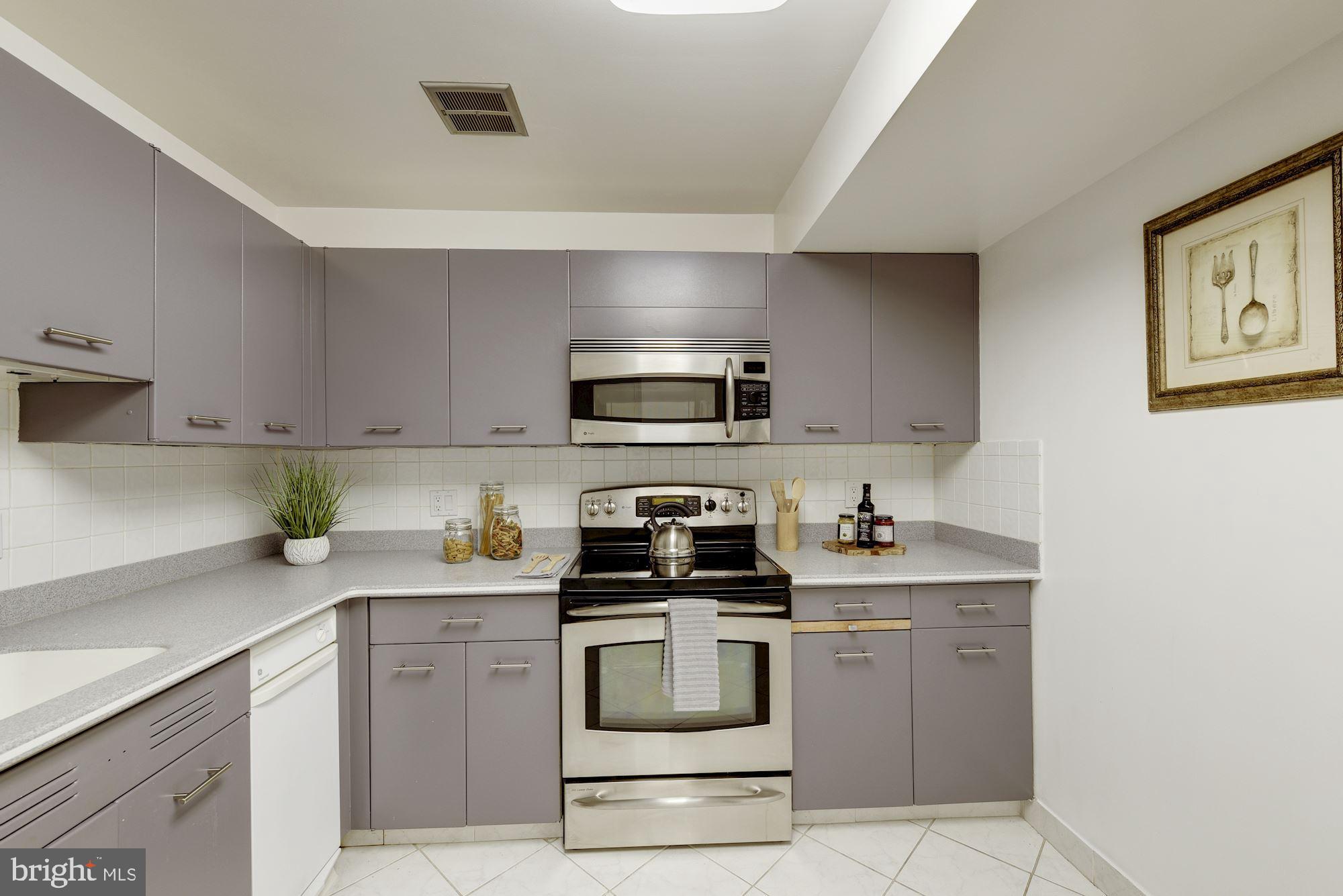 4924 Sentinel Drive, Unit 2401 Bethesda, MD 20816 - Photo 13 of 35 Kitchen