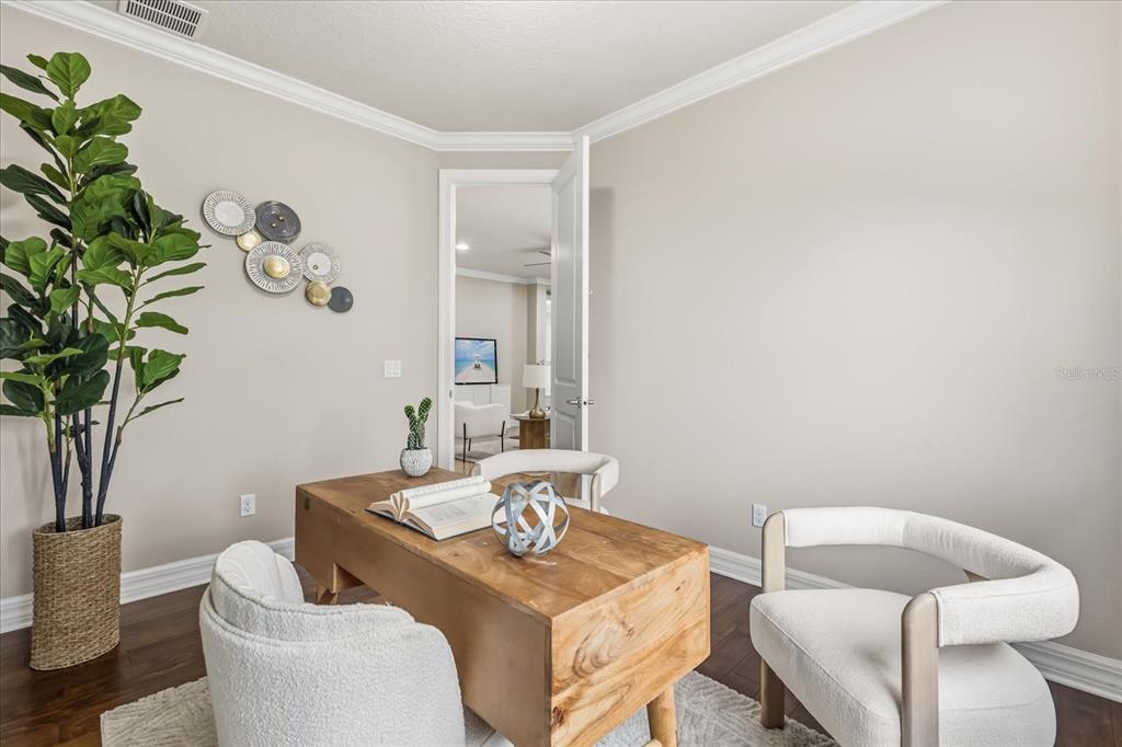 10713 BERRY CREEK Road Orlando, FL 32836 - Photo 21 of 60 a dining room with furniture and a potted plant