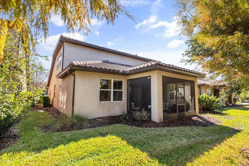 10713 BERRY CREEK Road Orlando, FL 32836 - Photo 35 of 59 a view of a house with backyard and garden