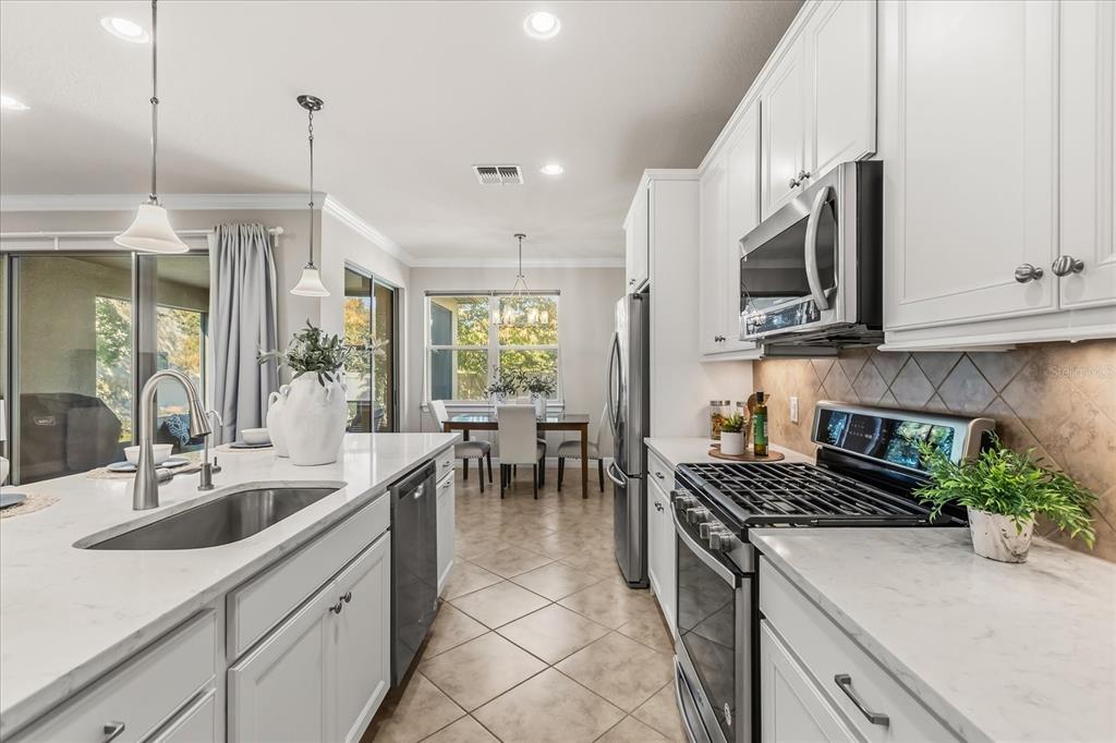 10713 BERRY CREEK Road Orlando, FL 32836 - Photo 8 of 59