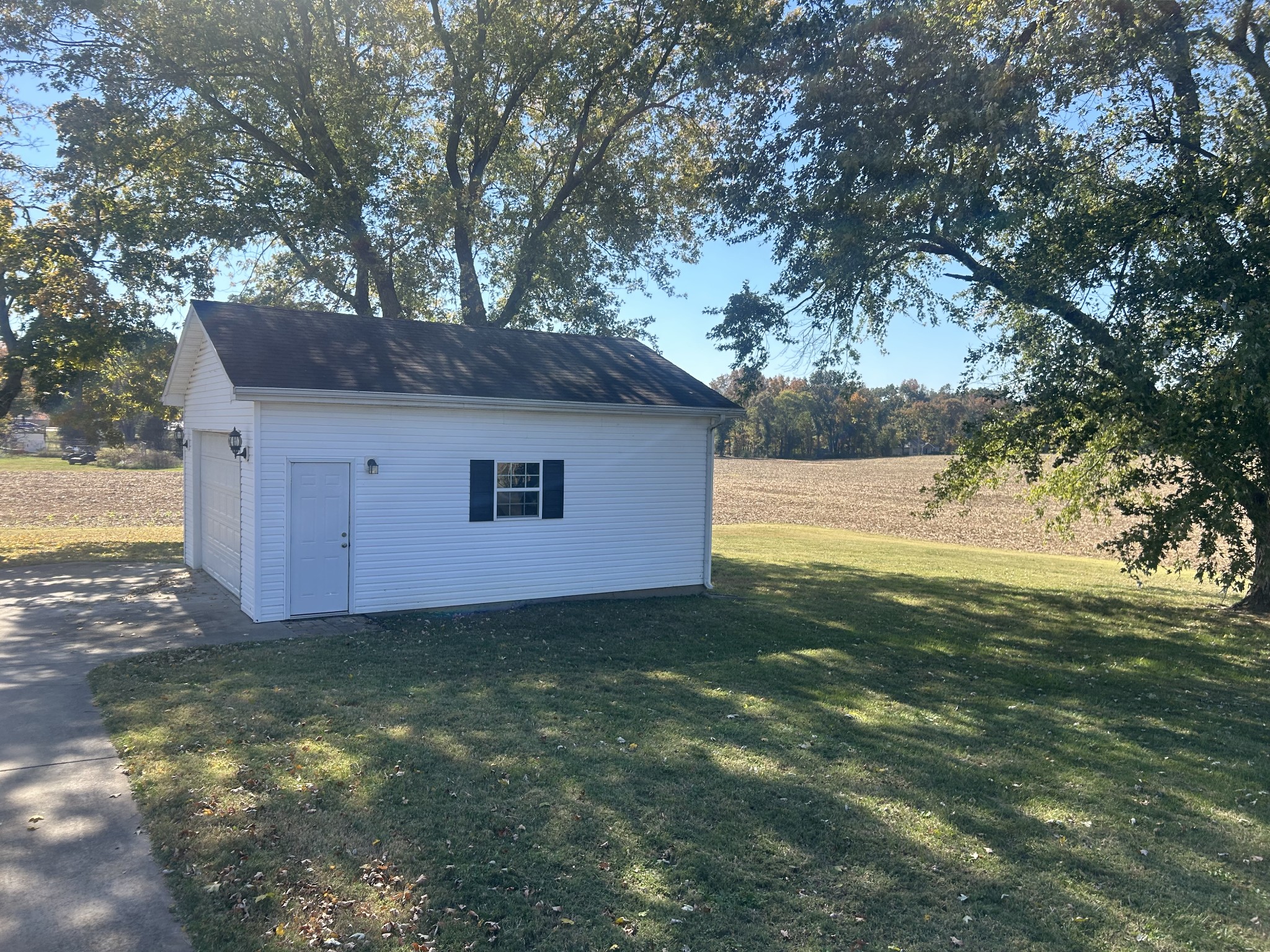 489 Lone Star Road Lawrenceburg, TN 38464 - Photo 8 of 22 a house view with a outdoor space