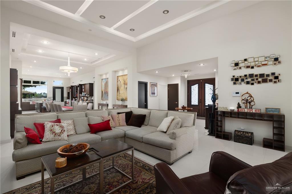 809 Rio Grande Drive Mission, TX 78572 - Photo 8 of 43 a living room with furniture and kitchen view