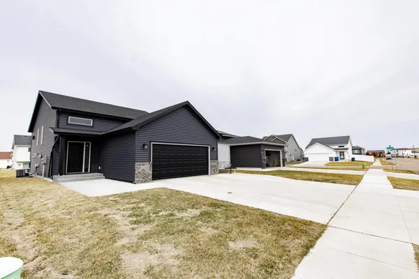 $319,500 | 1132 46th Avenue South, Moorhead, MN 56560