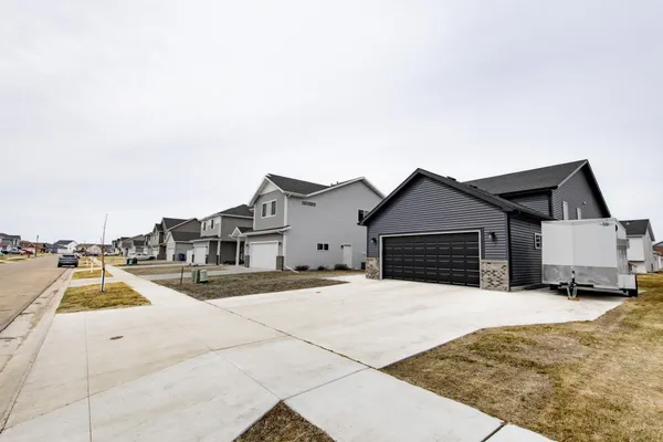 $319,500 | 1132 46th Avenue South, Moorhead, MN 56560