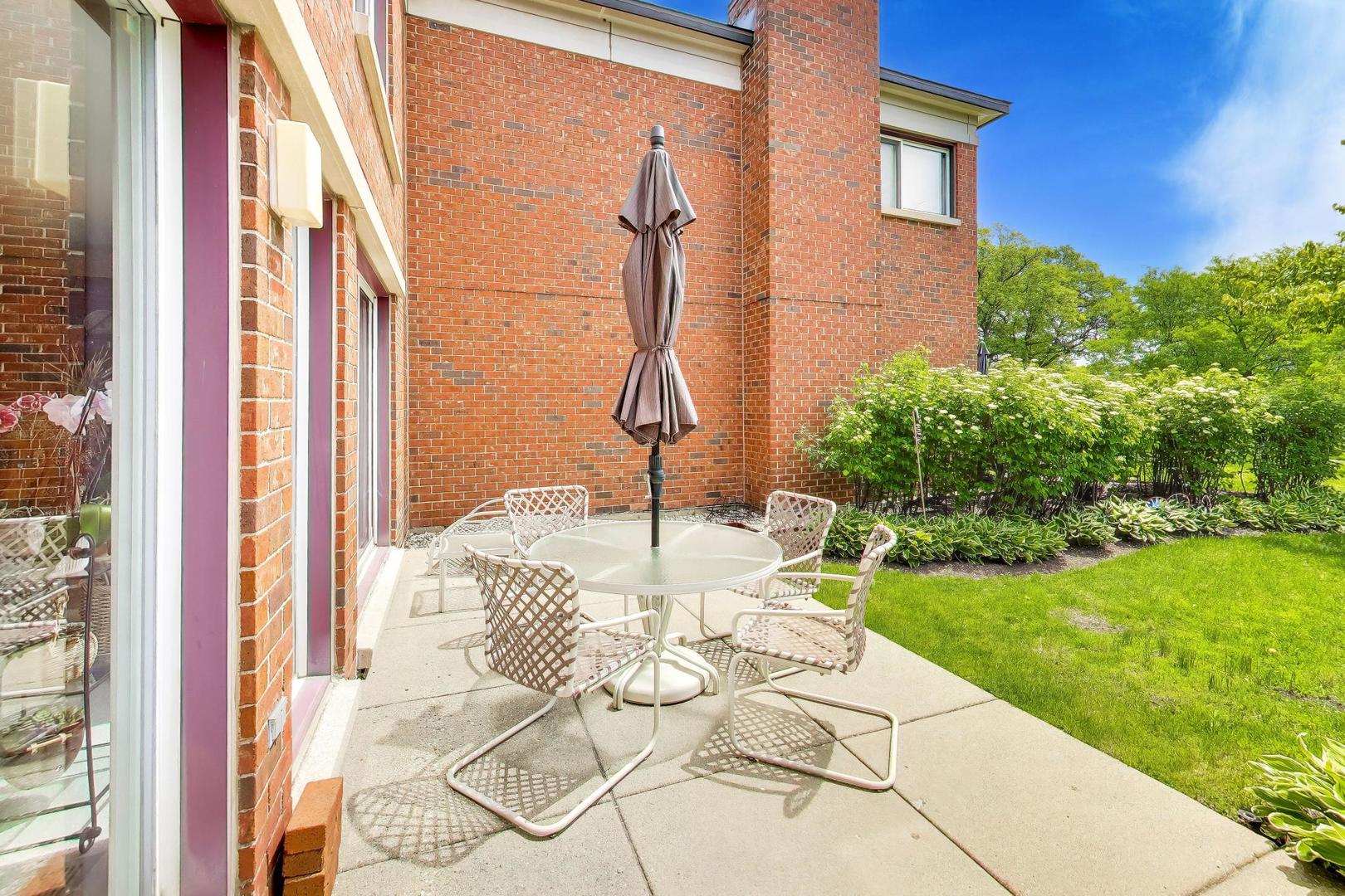 495 Milford Road Deerfield, IL 60015 - Photo 29 of 33 a backyard of a house with table and chairs