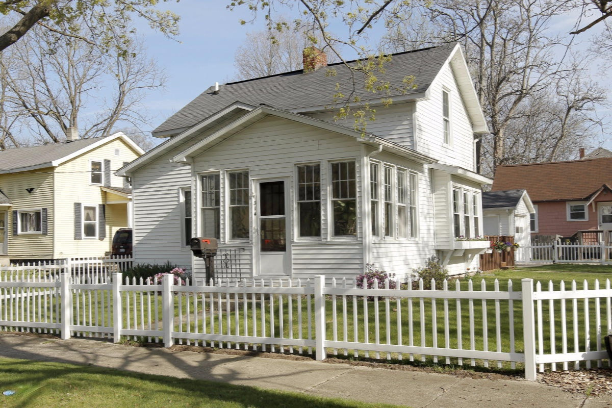 314 East Wheeler Street Three Rivers, MI 49093 - Photo 1 of 18 214 Wheeler-01
