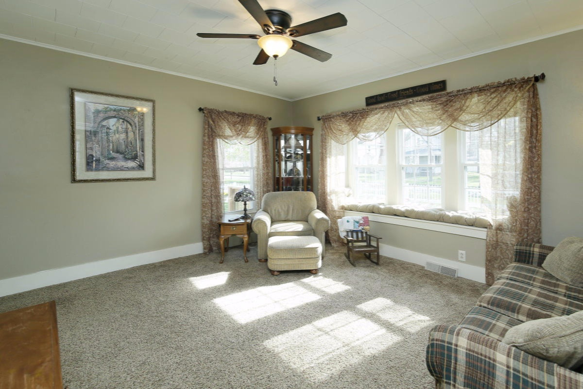 314 East Wheeler Street Three Rivers, MI 49093 - Photo 4 of 18 214 Wheeler-04